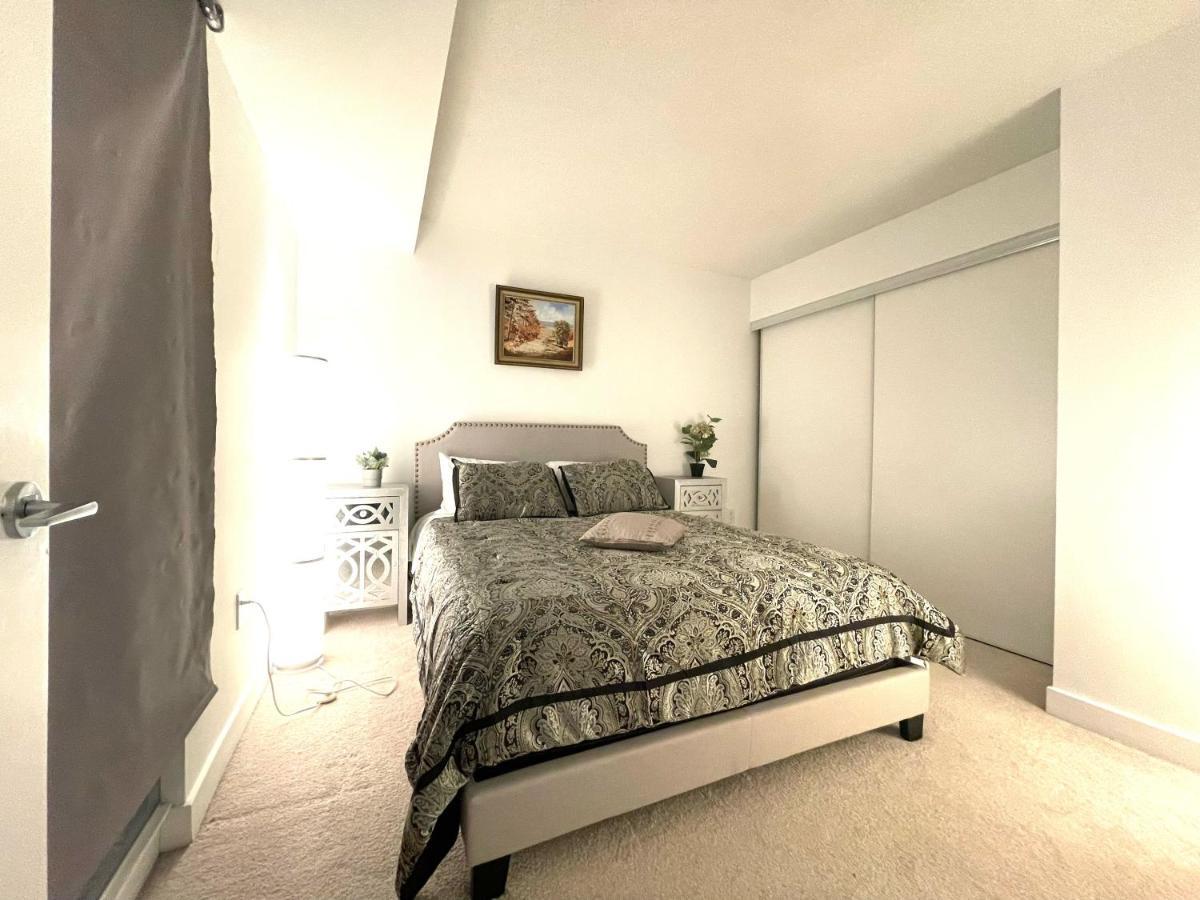 Three-Bedroom Condo With Free Parking Nearby Cn Tower With Lake View Toronto Exterior foto
