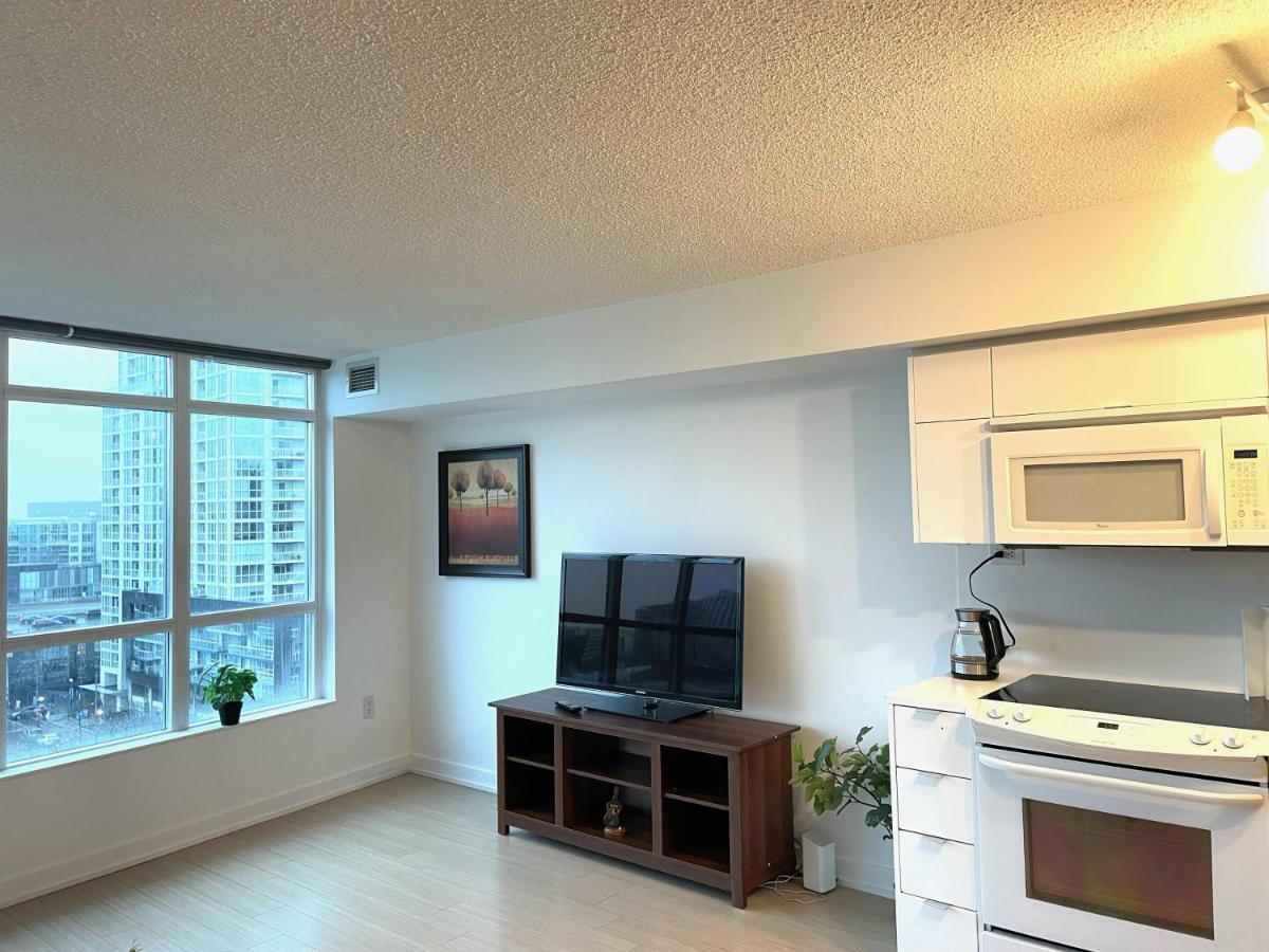 Three-Bedroom Condo With Free Parking Nearby Cn Tower With Lake View Toronto Exterior foto
