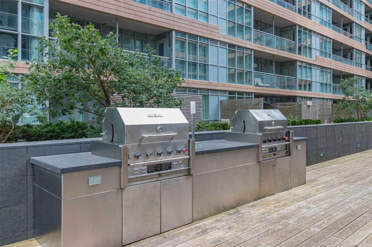 Three-Bedroom Condo With Free Parking Nearby Cn Tower With Lake View Toronto Exterior foto