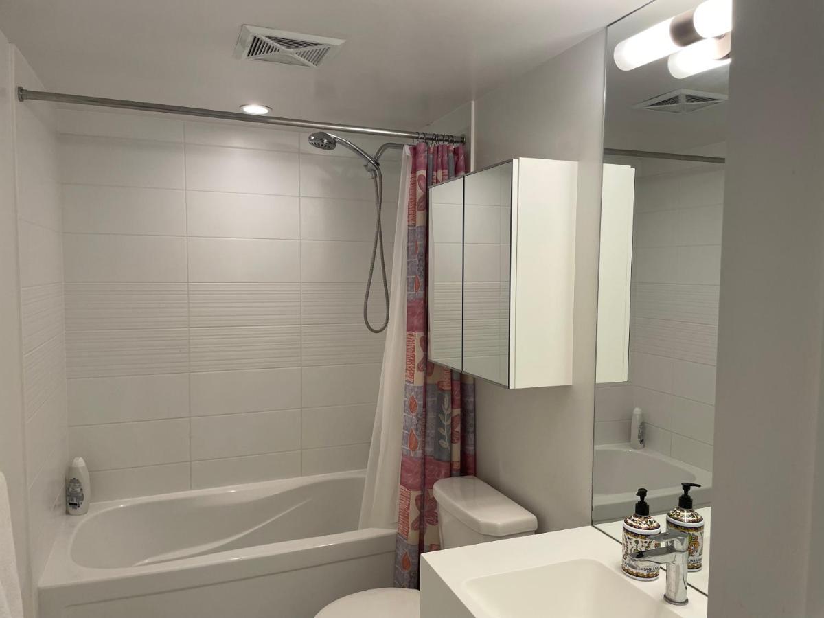 Three-Bedroom Condo With Free Parking Nearby Cn Tower With Lake View Toronto Exterior foto